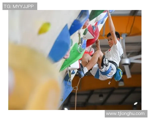 成都攀岩队与深圳攀岩队赛后复盘分析灵活性表现与战术调整